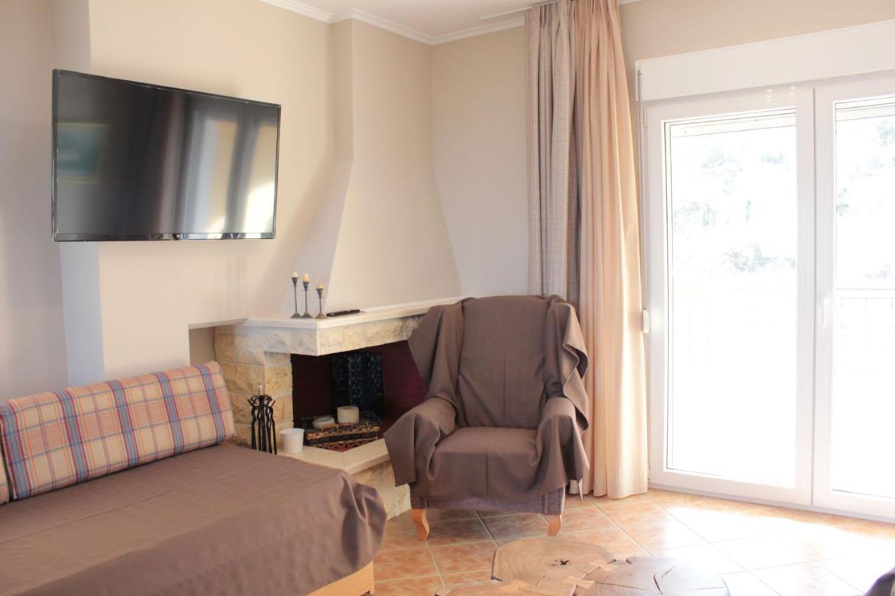Achilles Apartment